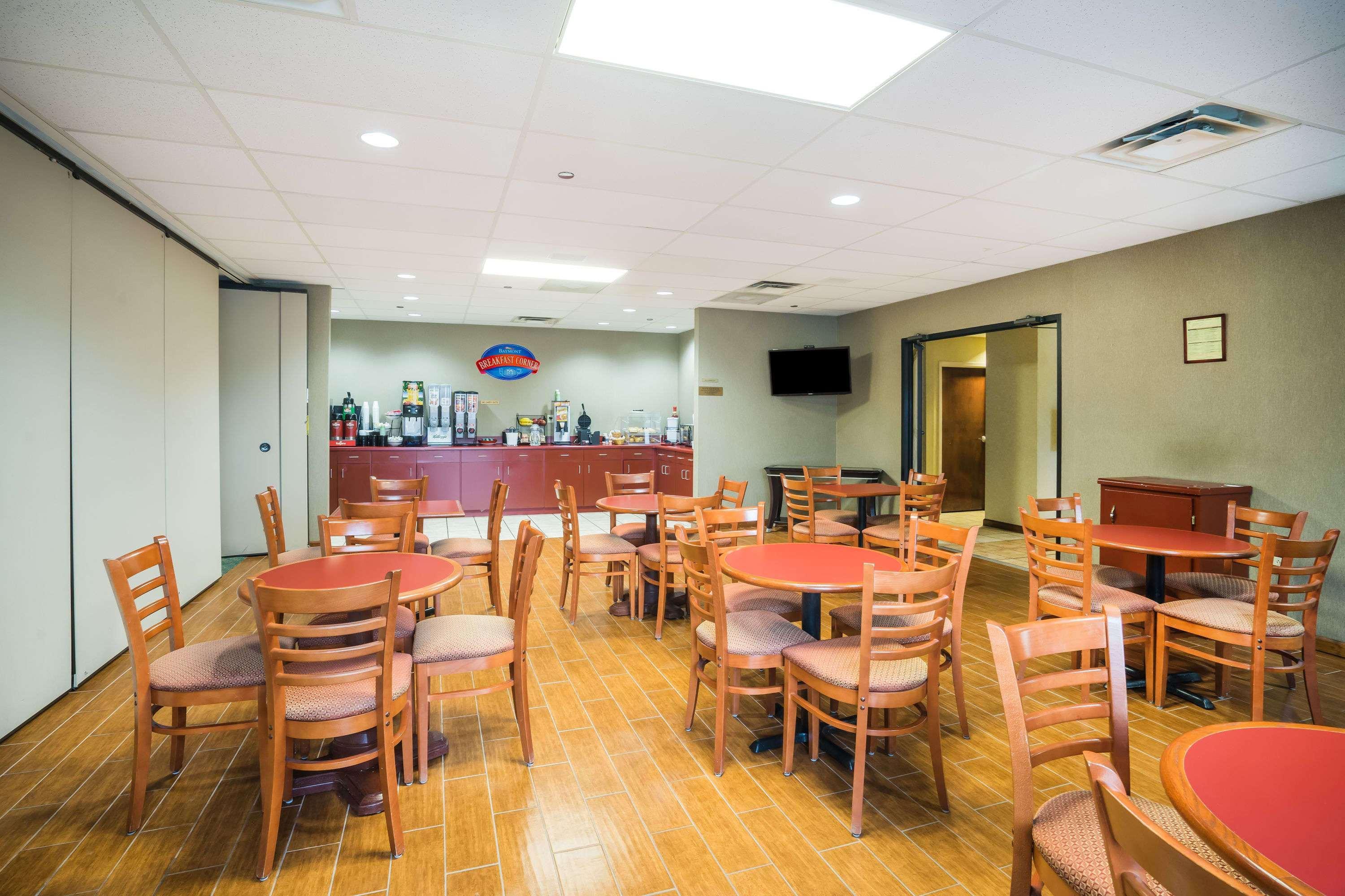 Baymont By Wyndham Johnson City Extérieur photo