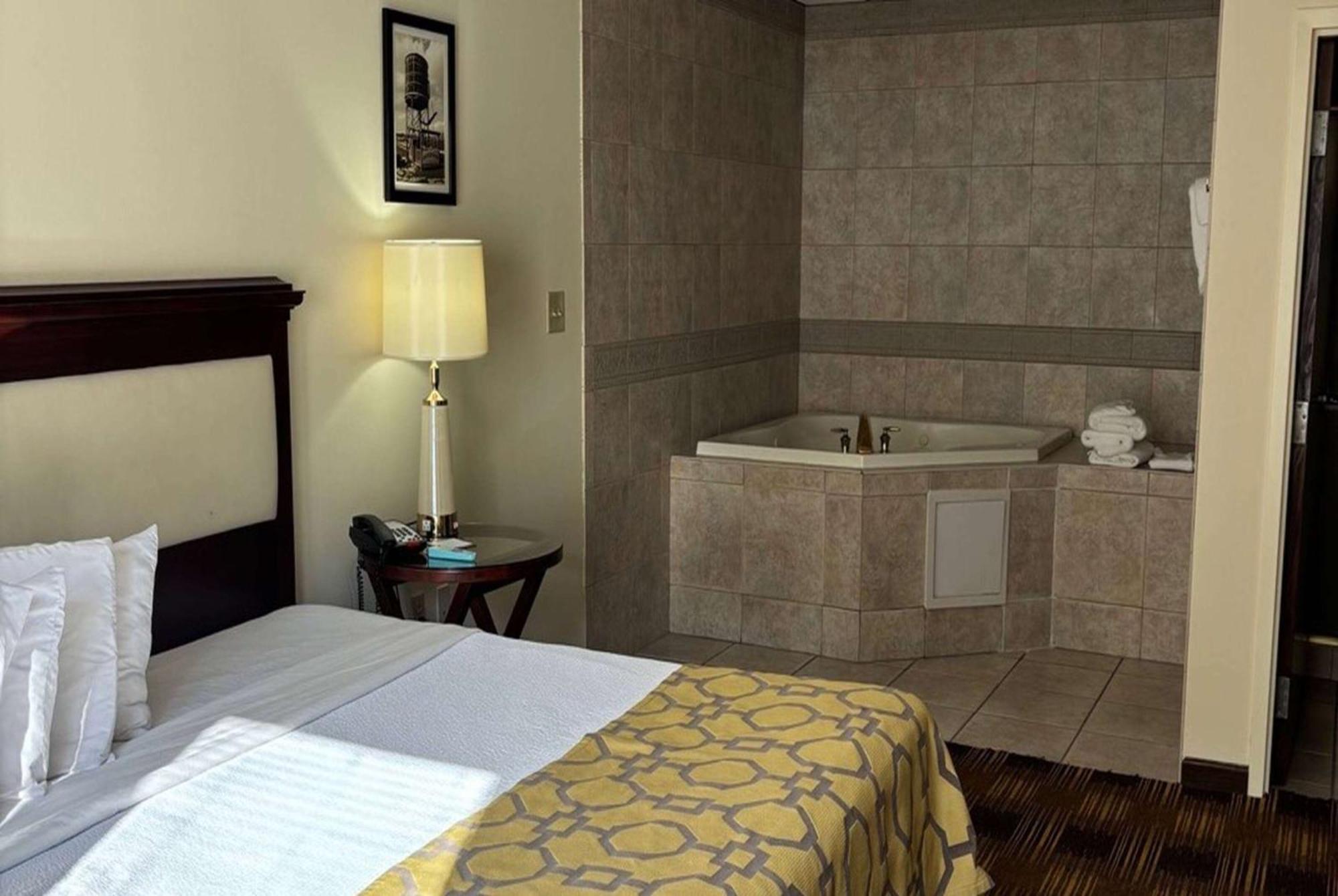 Baymont By Wyndham Johnson City Extérieur photo