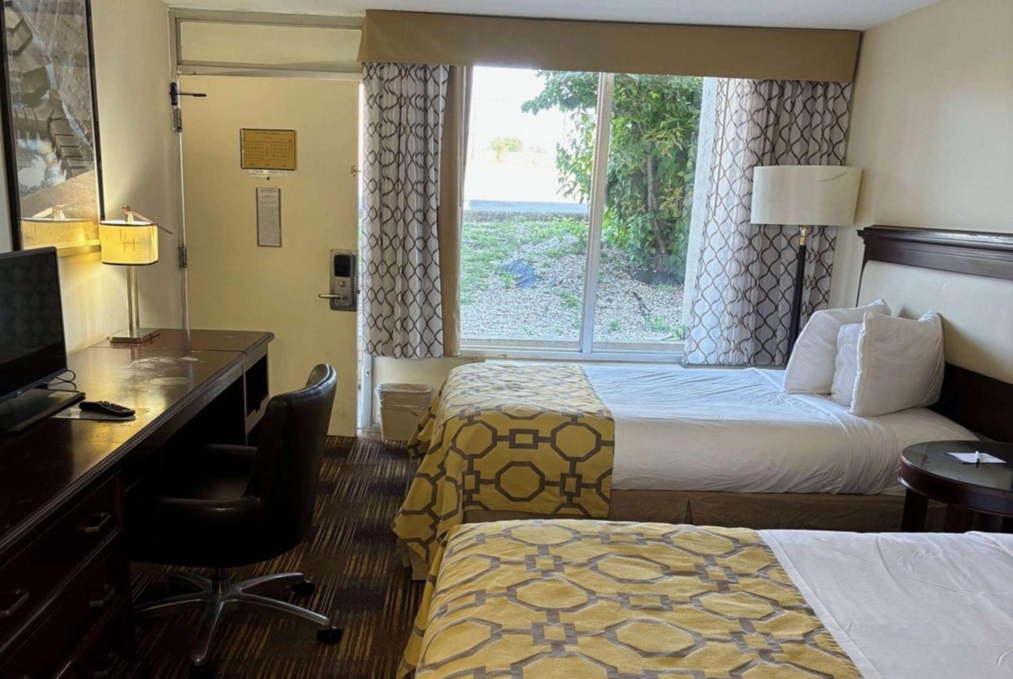 Baymont By Wyndham Johnson City Extérieur photo