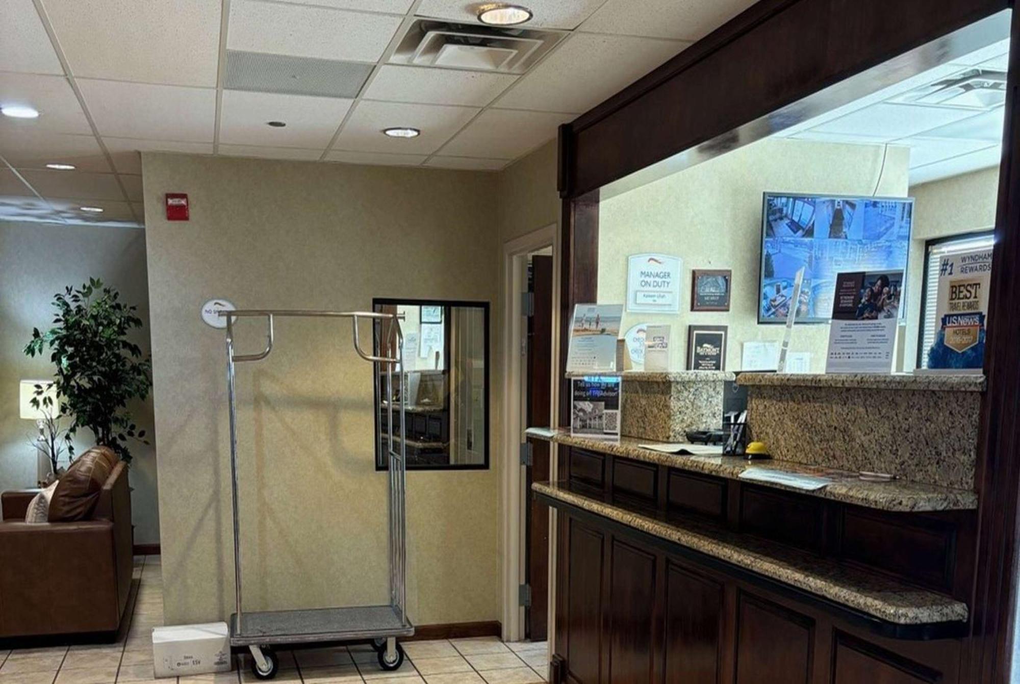 Baymont By Wyndham Johnson City Extérieur photo