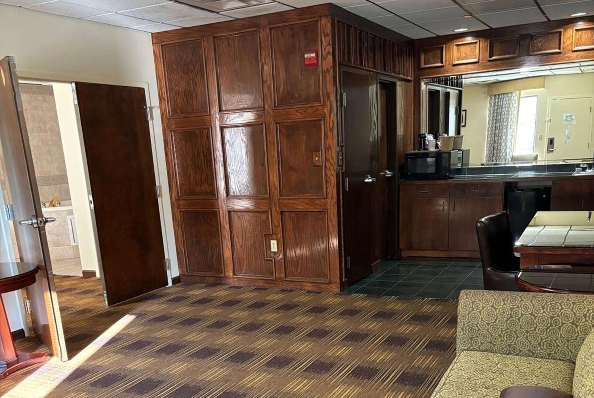 Baymont By Wyndham Johnson City Extérieur photo