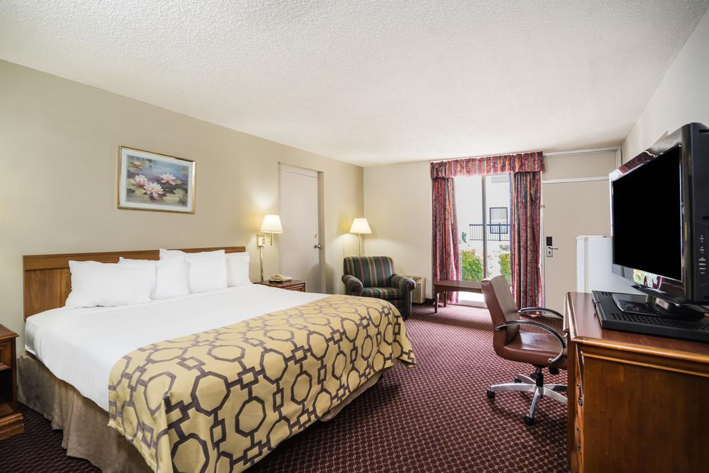 Baymont By Wyndham Johnson City Extérieur photo